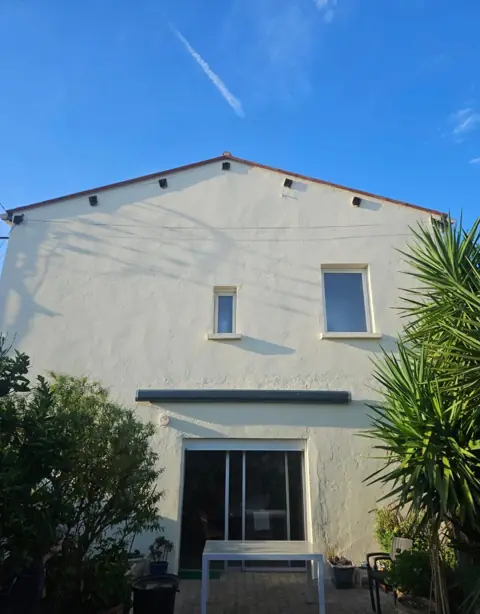 Après : pignon de maison, peinture de façade par ASJ Toiture